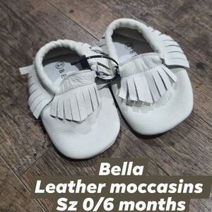 Bella baby girl shoes sz 0/6 months